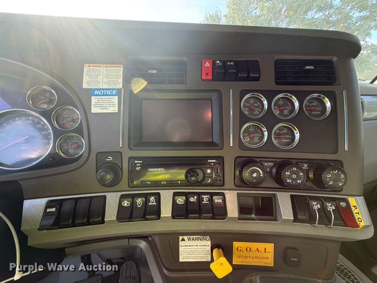 image for item YA3373 2018 Kenworth T880 dump truck
