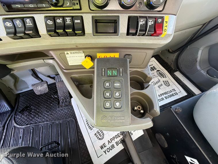 image for item YA3373 2018 Kenworth T880 dump truck