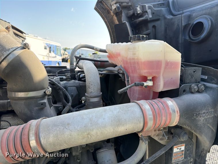 image for item YA3373 2018 Kenworth T880 dump truck