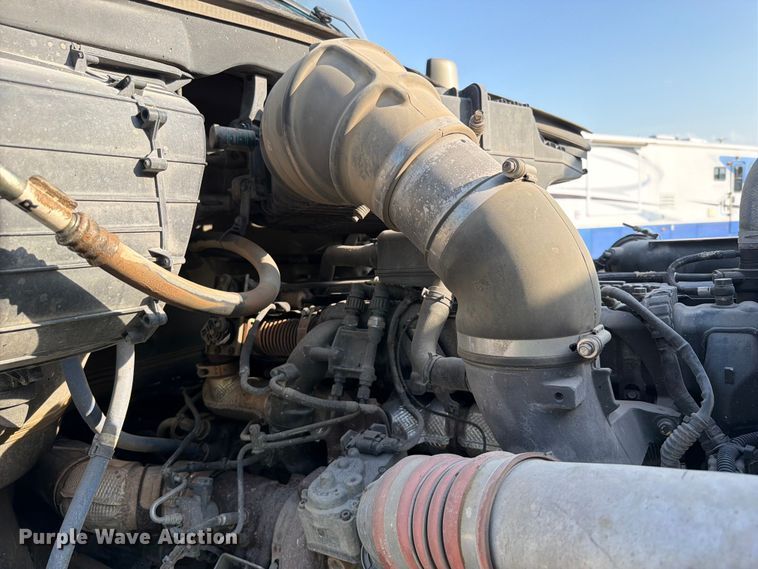image for item YA3373 2018 Kenworth T880 dump truck