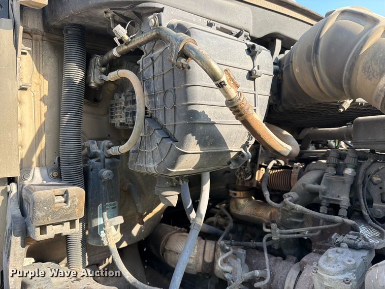 image for item YA3373 2018 Kenworth T880 dump truck