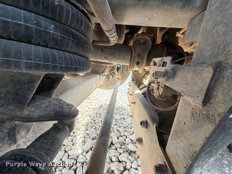 image for item YA3373 2018 Kenworth T880 dump truck
