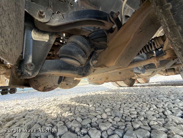 image for item YA3373 2018 Kenworth T880 dump truck
