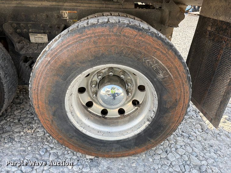 image for item YA3373 2018 Kenworth T880 dump truck