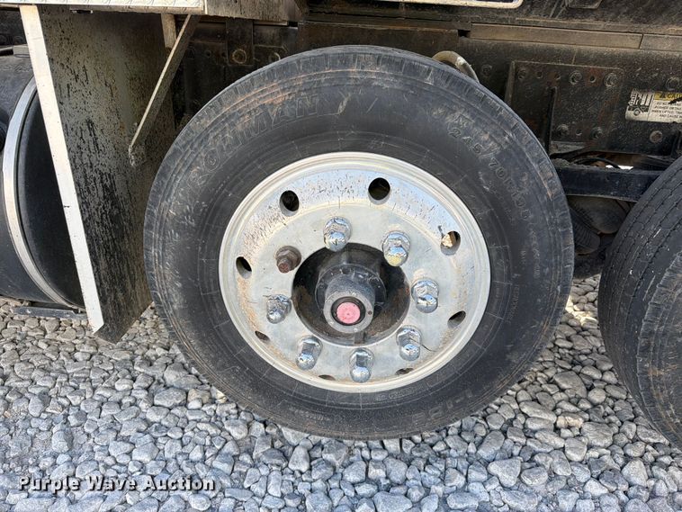 image for item YA3373 2018 Kenworth T880 dump truck