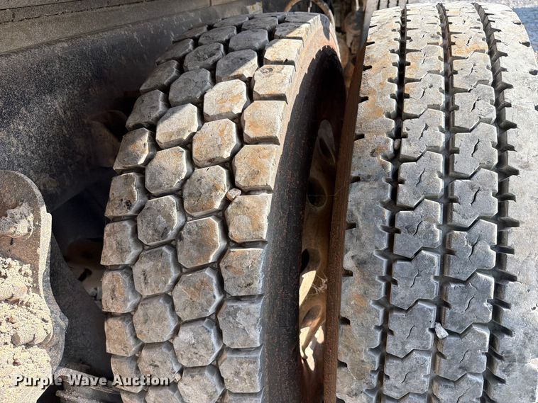 image for item YA3373 2018 Kenworth T880 dump truck