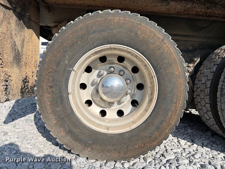 image for item YA3373 2018 Kenworth T880 dump truck
