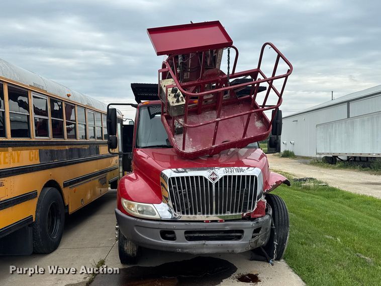 image for item YA4010 2007 International 4300 bucket truck