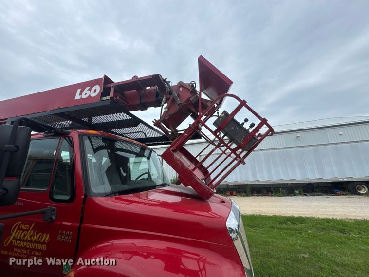 image for item YA4010 2007 International 4300 bucket truck
