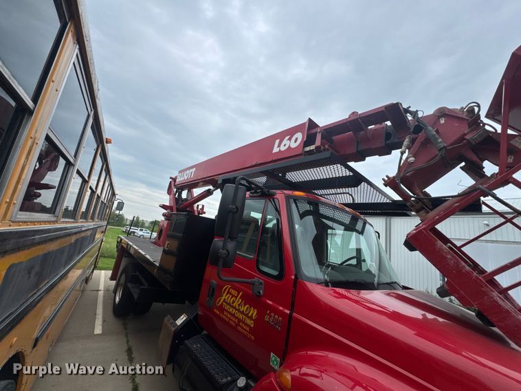 image for item YA4010 2007 International 4300 bucket truck