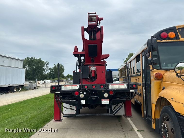 image for item YA4010 2007 International 4300 bucket truck