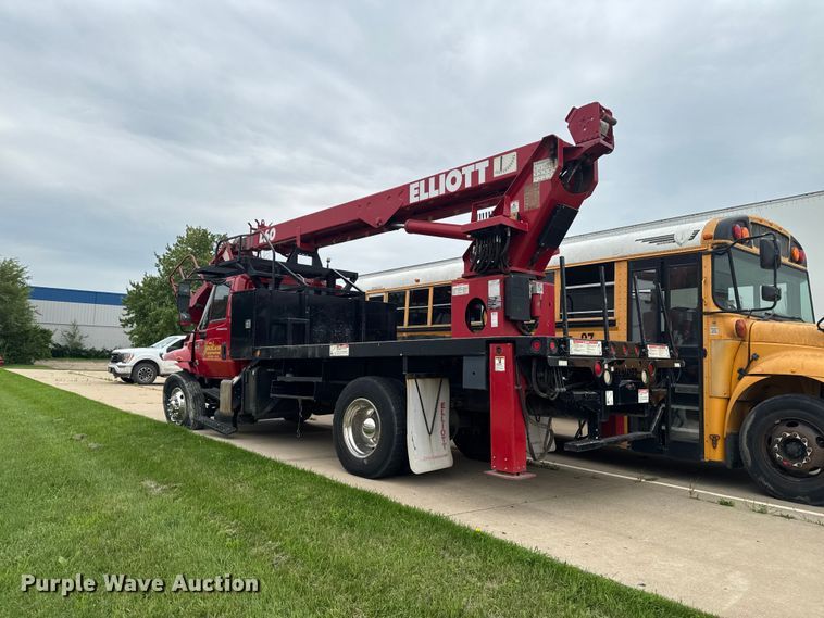 image for item YA4010 2007 International 4300 bucket truck