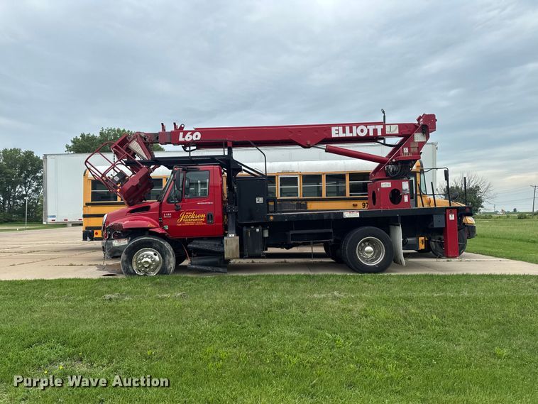 image for item YA4010 2007 International 4300 bucket truck