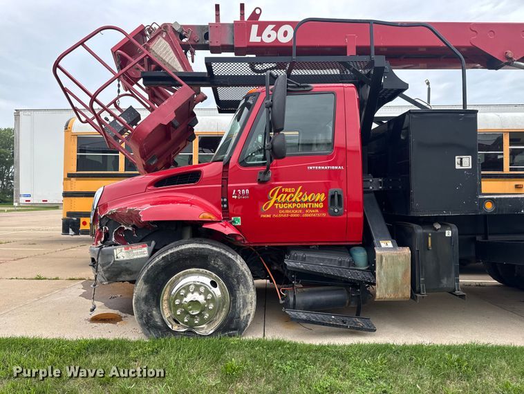 image for item YA4010 2007 International 4300 bucket truck