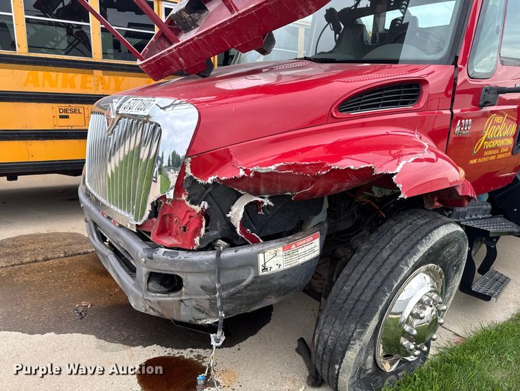 image for item YA4010 2007 International 4300 bucket truck