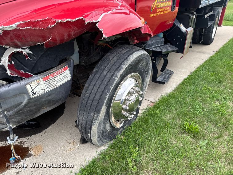image for item YA4010 2007 International 4300 bucket truck