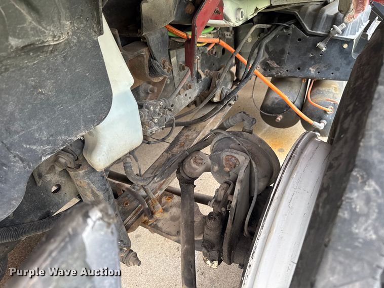 image for item YA4010 2007 International 4300 bucket truck