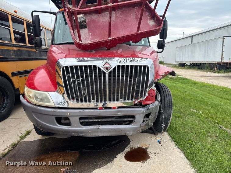 image for item YA4010 2007 International 4300 bucket truck