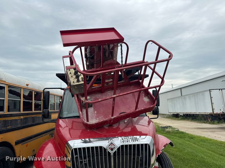 image for item YA4010 2007 International 4300 bucket truck