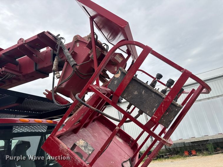 image for item YA4010 2007 International 4300 bucket truck