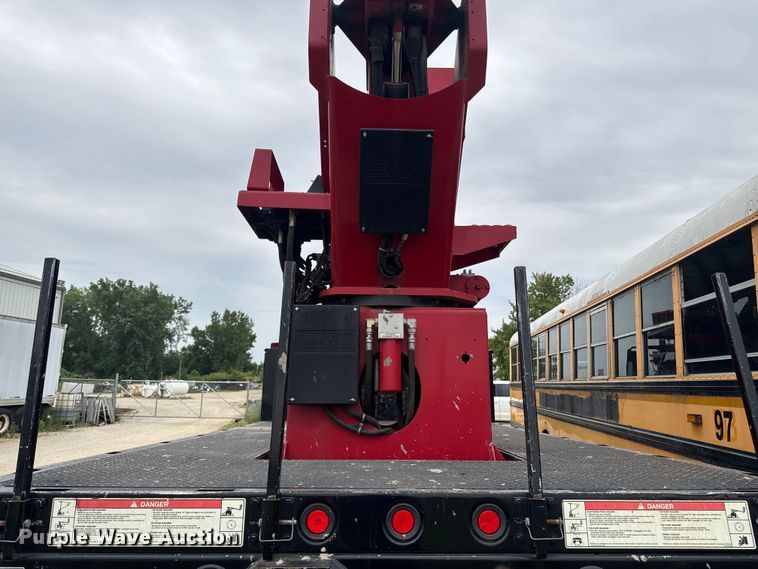 image for item YA4010 2007 International 4300 bucket truck