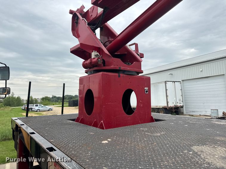 image for item YA4010 2007 International 4300 bucket truck
