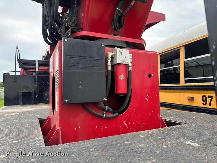 image for item YA4010 2007 International 4300 bucket truck