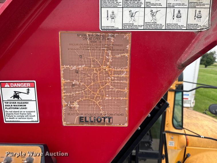 image for item YA4010 2007 International 4300 bucket truck