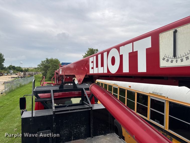 image for item YA4010 2007 International 4300 bucket truck