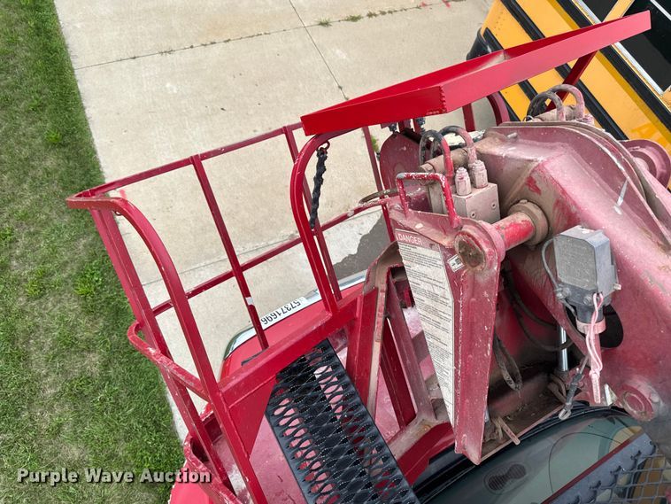 image for item YA4010 2007 International 4300 bucket truck