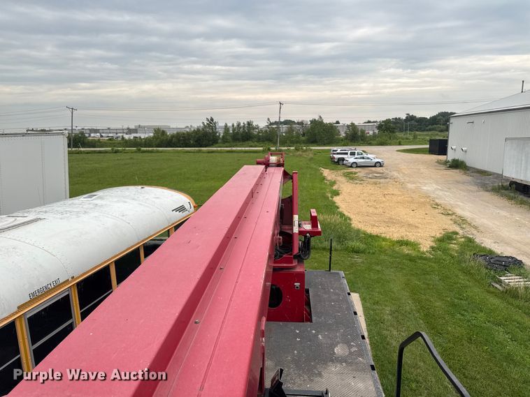 image for item YA4010 2007 International 4300 bucket truck