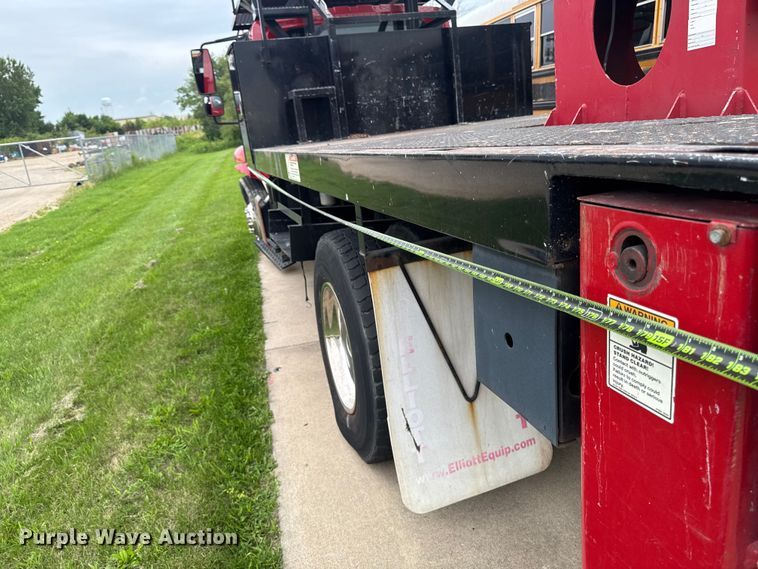 image for item YA4010 2007 International 4300 bucket truck