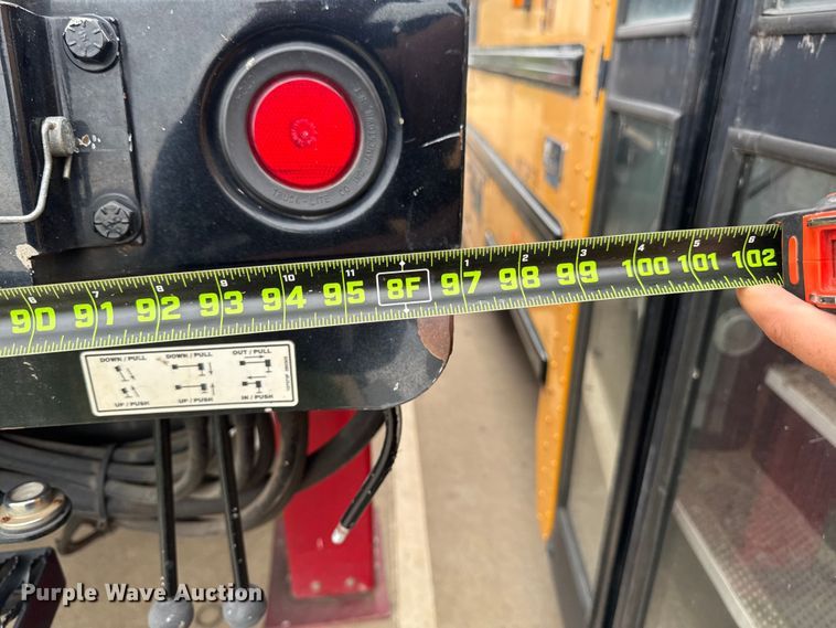 image for item YA4010 2007 International 4300 bucket truck