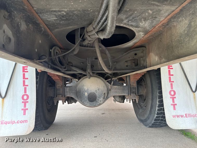 image for item YA4010 2007 International 4300 bucket truck