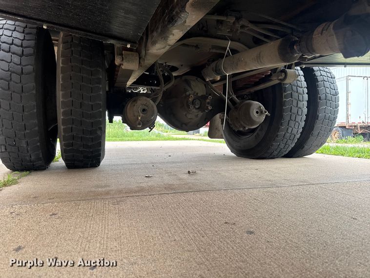 image for item YA4010 2007 International 4300 bucket truck