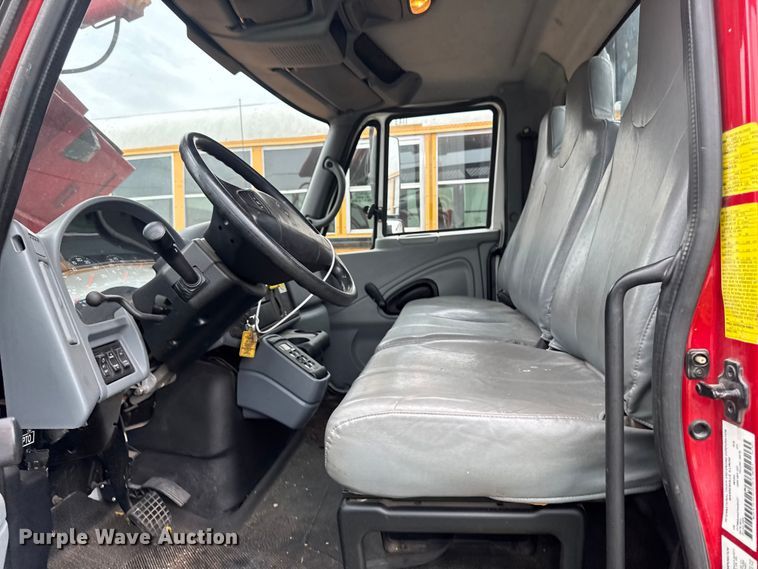 image for item YA4010 2007 International 4300 bucket truck