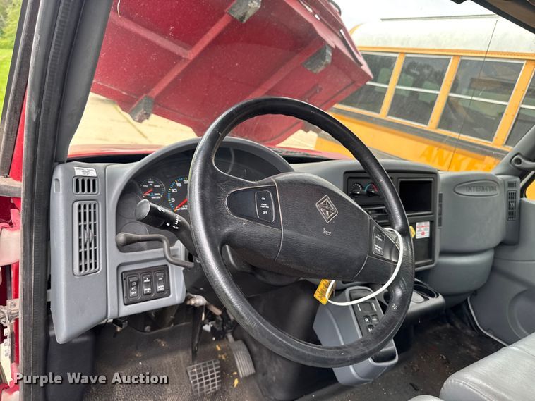 image for item YA4010 2007 International 4300 bucket truck