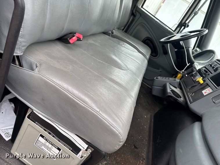 image for item YA4010 2007 International 4300 bucket truck