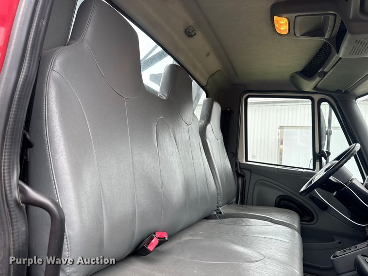 image for item YA4010 2007 International 4300 bucket truck