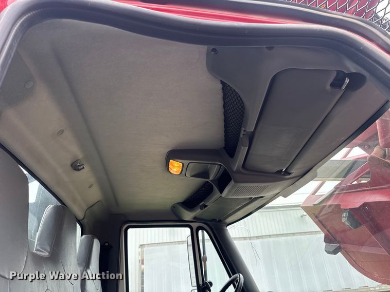 image for item YA4010 2007 International 4300 bucket truck