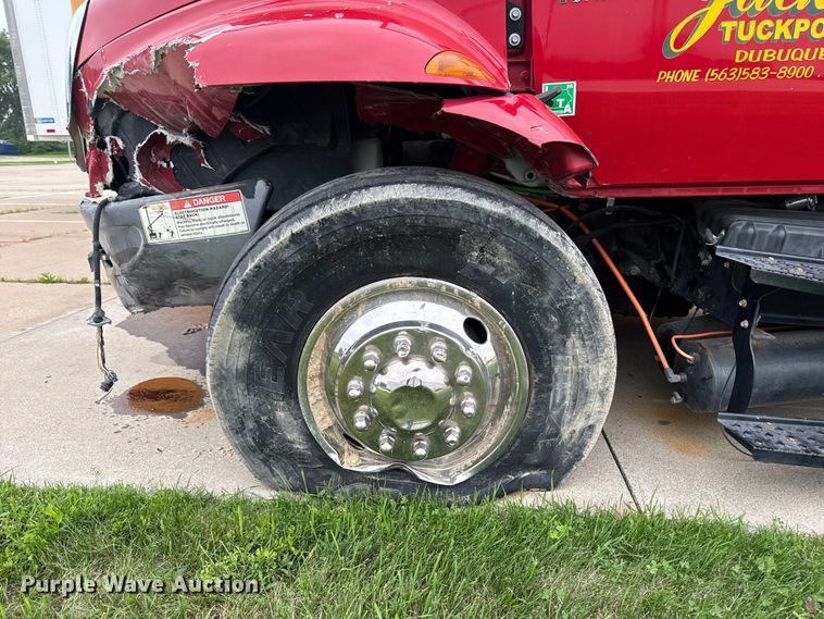 image for item YA4010 2007 International 4300 bucket truck