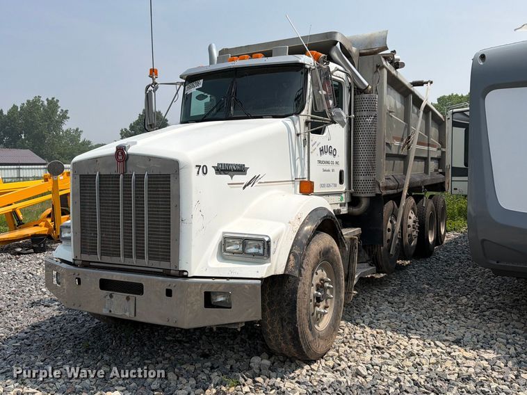 image for item YA4146 2005 Kenworth T800 dump truck