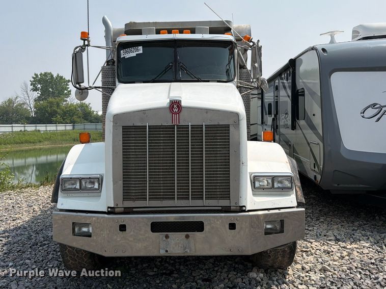 image for item YA4146 2005 Kenworth T800 dump truck