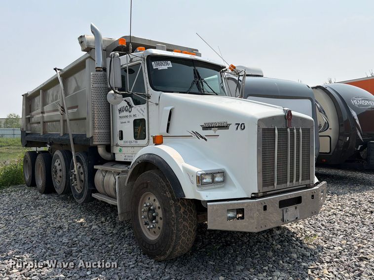 image for item YA4146 2005 Kenworth T800 dump truck