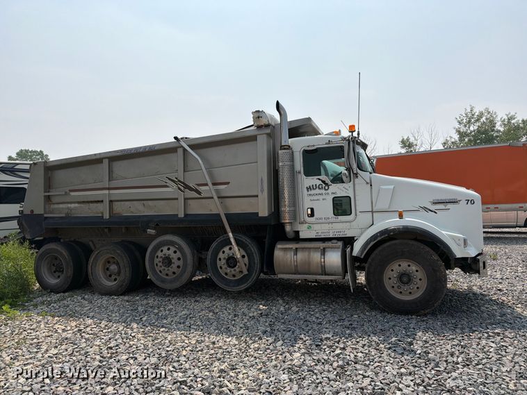 image for item YA4146 2005 Kenworth T800 dump truck