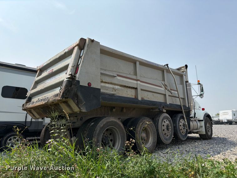 image for item YA4146 2005 Kenworth T800 dump truck