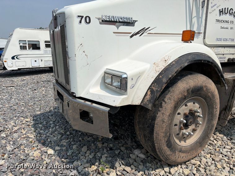 image for item YA4146 2005 Kenworth T800 dump truck