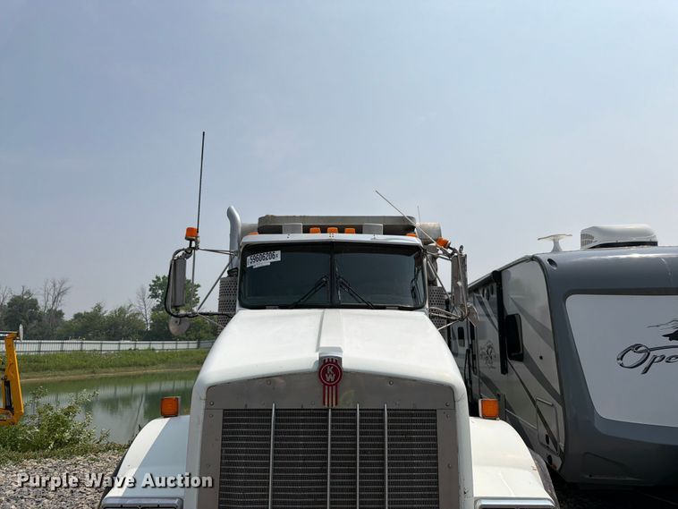 image for item YA4146 2005 Kenworth T800 dump truck