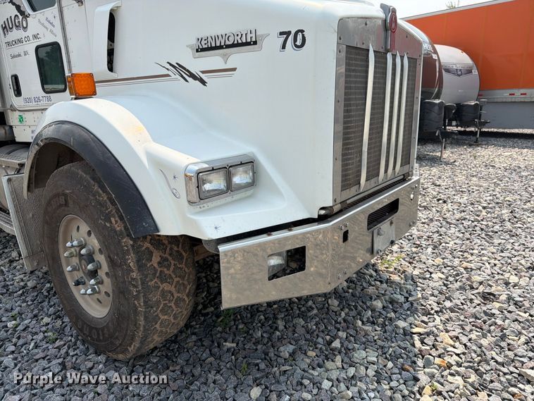 image for item YA4146 2005 Kenworth T800 dump truck