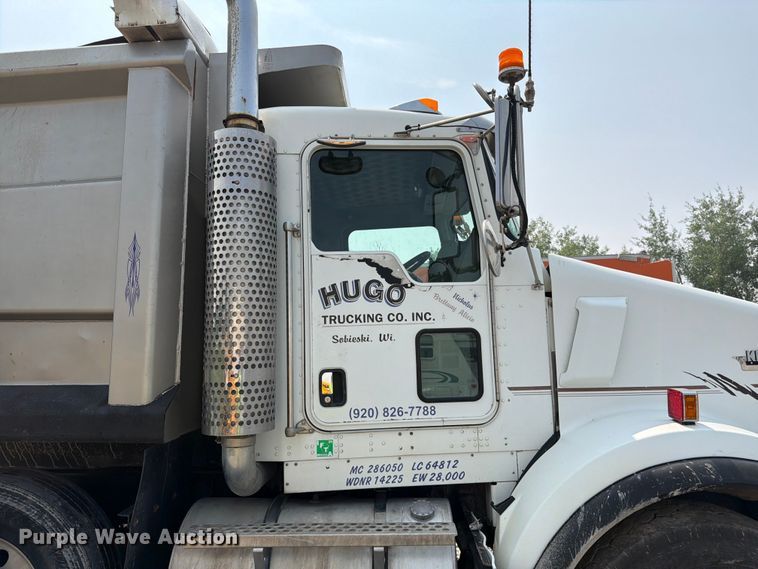 image for item YA4146 2005 Kenworth T800 dump truck
